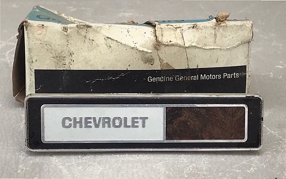 1973 Chevelle SS NOS CHEVROLET Woodgrain Dash Emblem Malibu 454 350 73 New